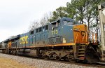 CSX 773 has no lightning stripe like most of the units in this class